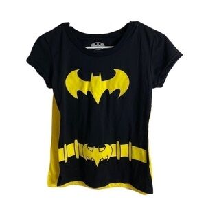 Batman Shirt W/ Cape NWT Medium Women’s Cosplay Costume DC Comics Black Yellow